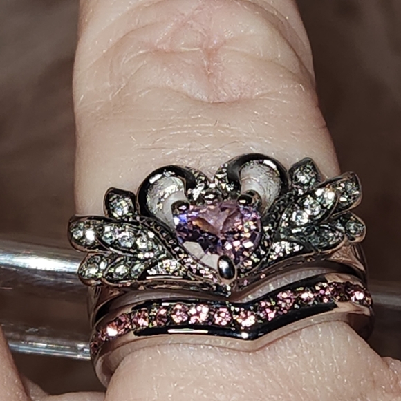 Pink Ice Angel wings silvertone ring. Size 7 (Y17) - Picture 3 of 3